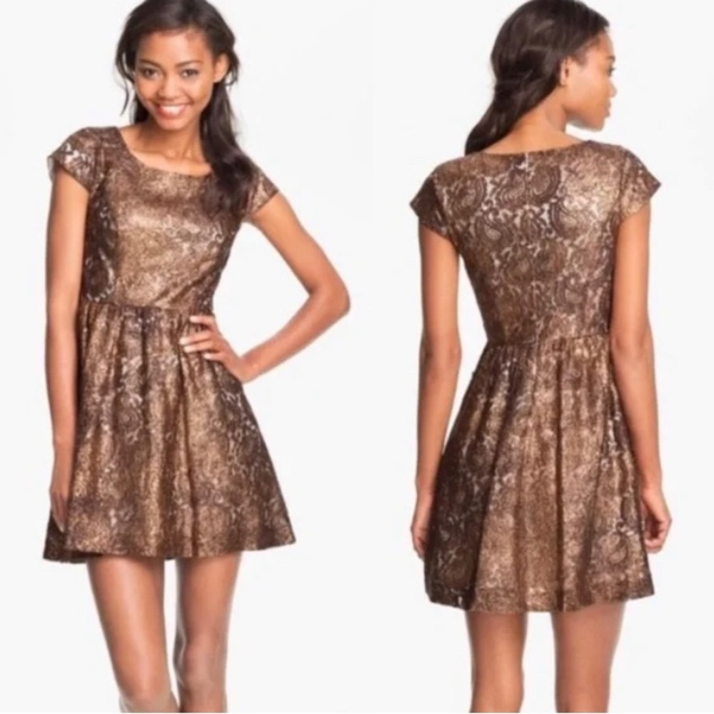 Kensie Gold Lace Dress. M